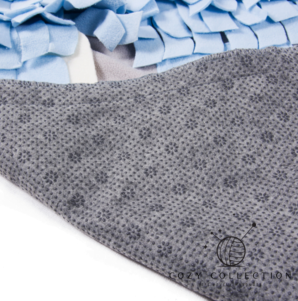 Die Unterseite der Schnüffelmatte ist mit Anti-Rutsch-Noppen ausgestattet und ist somit rutschfest.